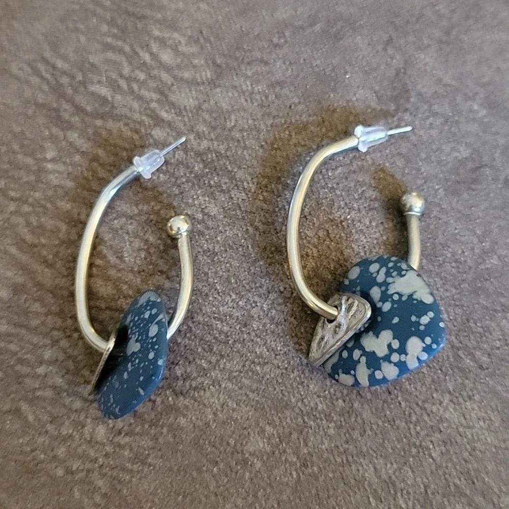 VTG Geometric Heart Hoop Earrings